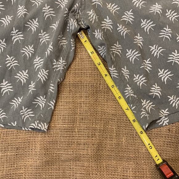 TRUNKS gray with print multi-functional lightweight mens shorts, EUC, size 34 - Picture 6 of 6